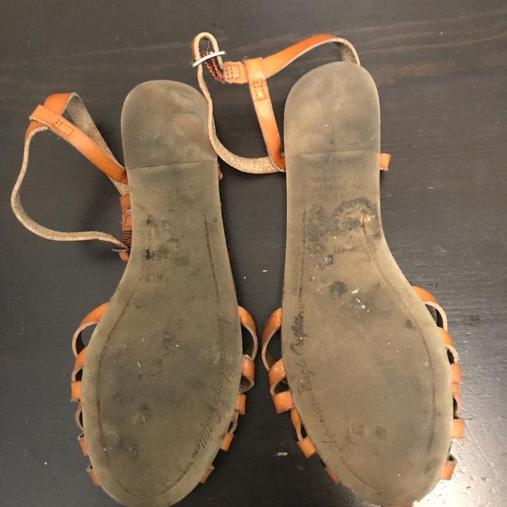 Strap sandals
